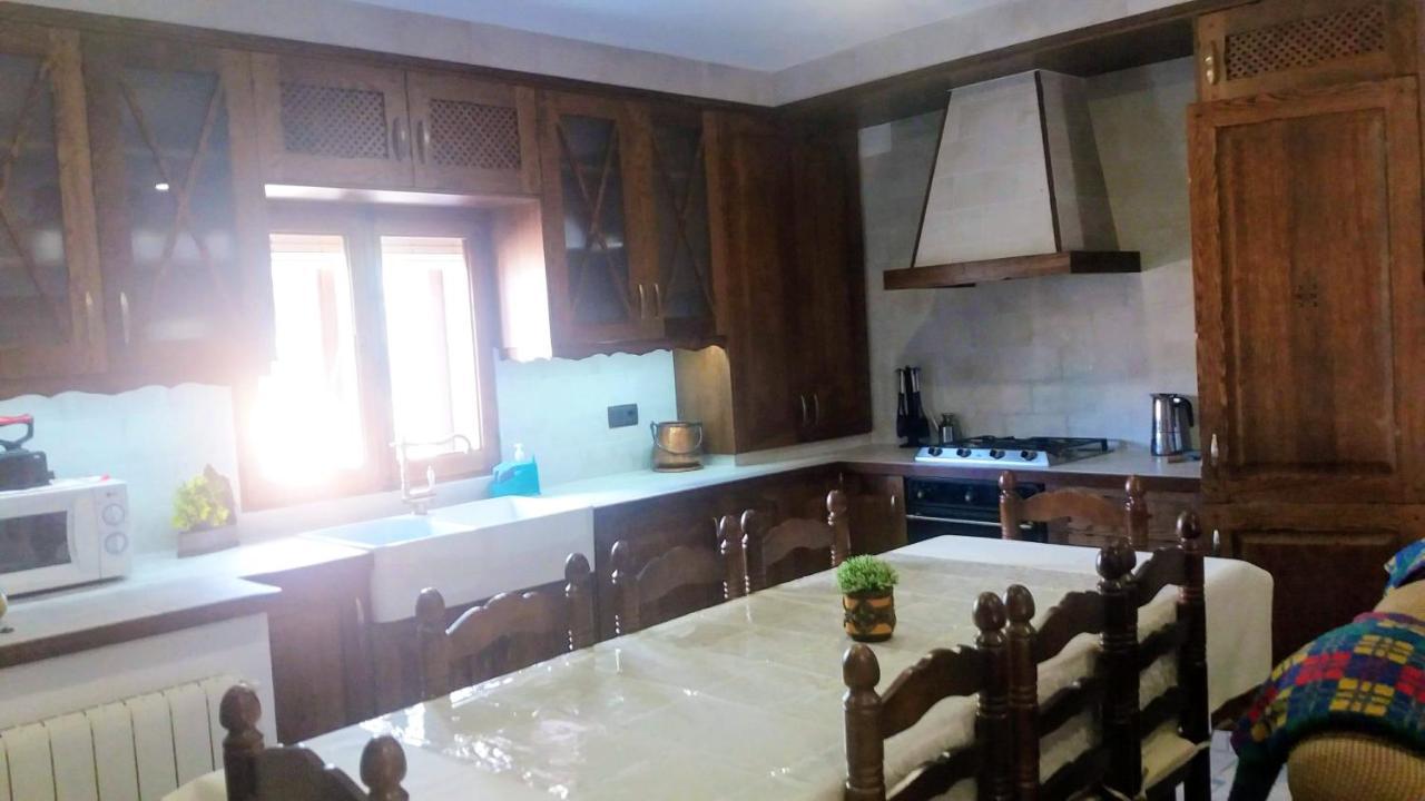 House With 5 Bedrooms In Munera With Wonderful Lake View Private Pool And Enclosed Garden מראה חיצוני תמונה
